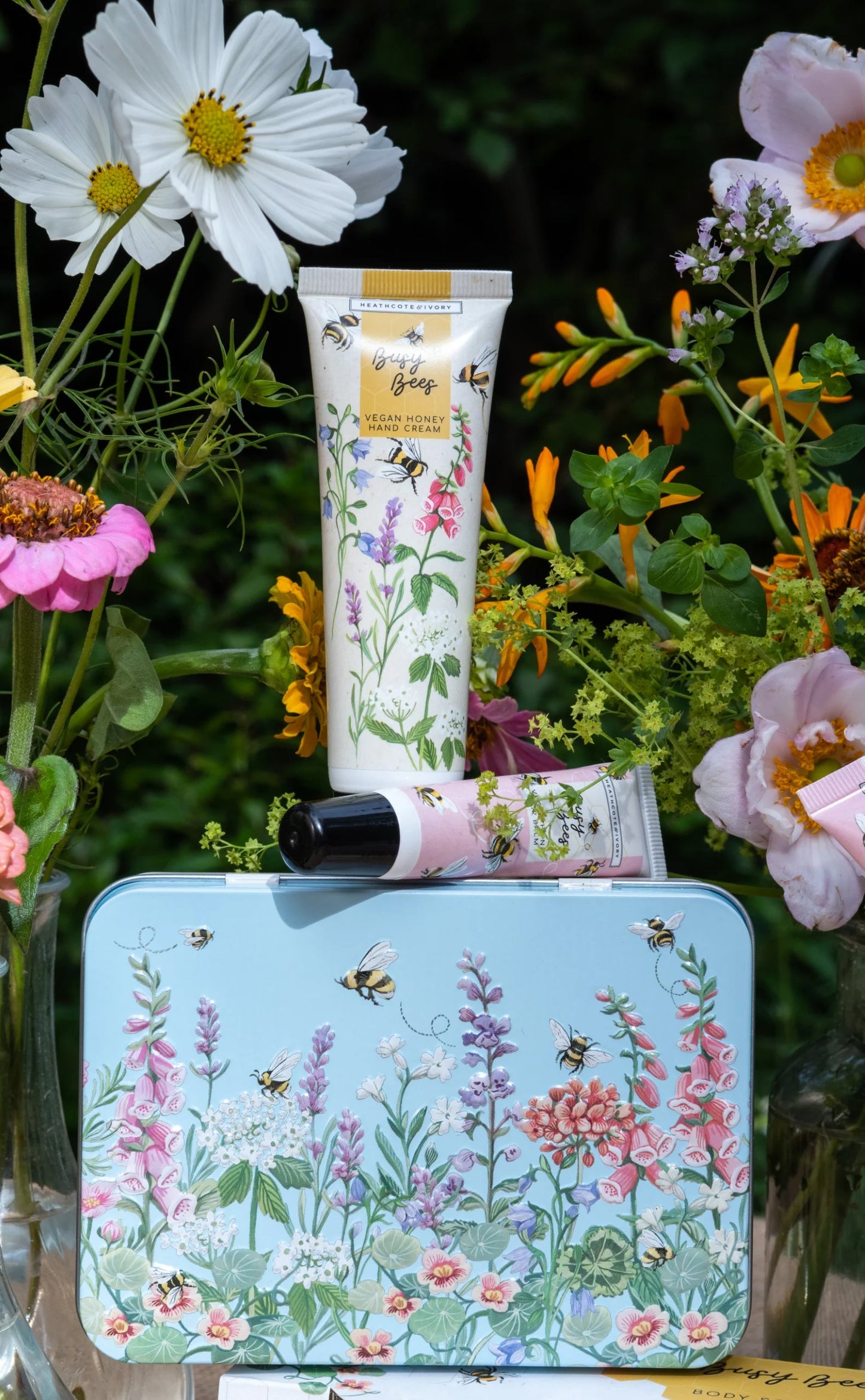 Heathcote & Ivory Zestaw Balsam do Ust i Krem do Rąk Busy Bees Hand & Lip Tin Set (50ml + 10ml)